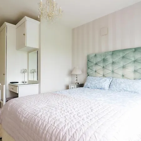 Sea Mist Guesthouse 4*